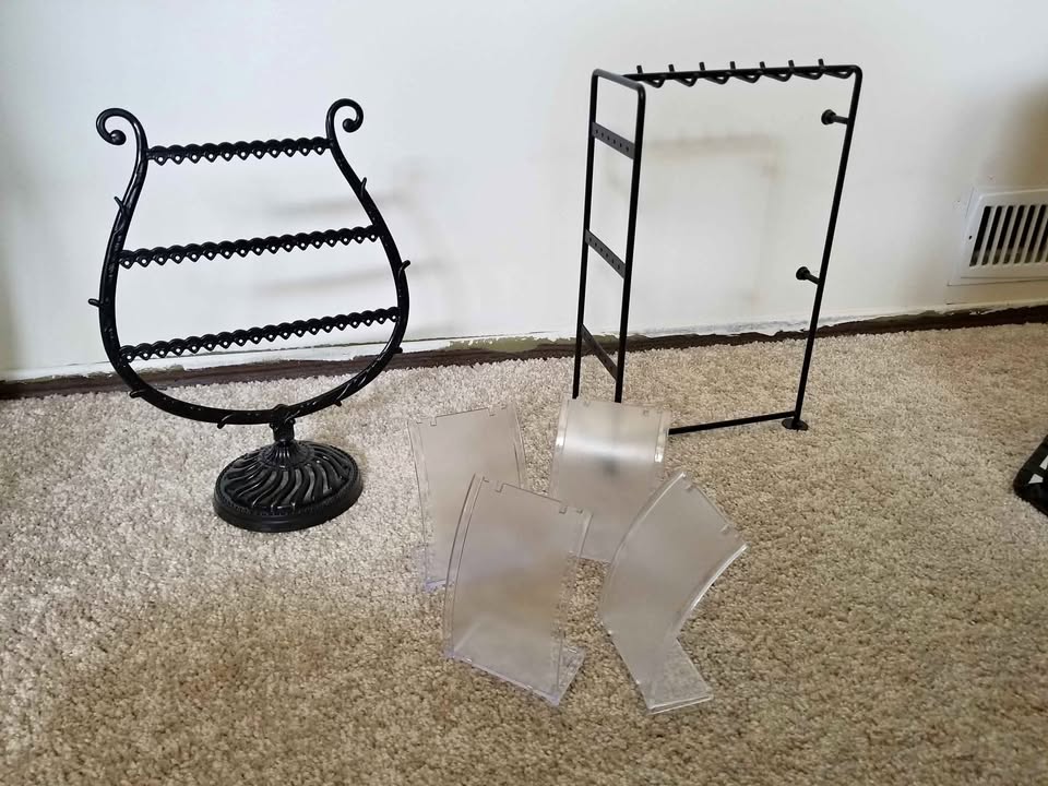 Accessories display stand