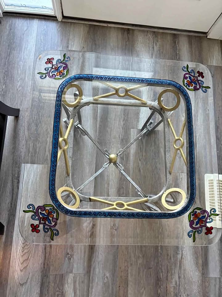 Beautiful glass art coffee/side table