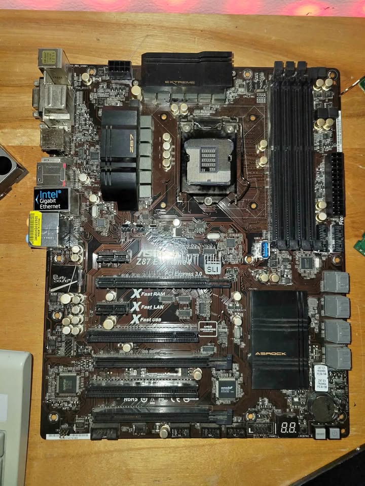 Motherboard! ASrock Z87 extreme4 LGA1151