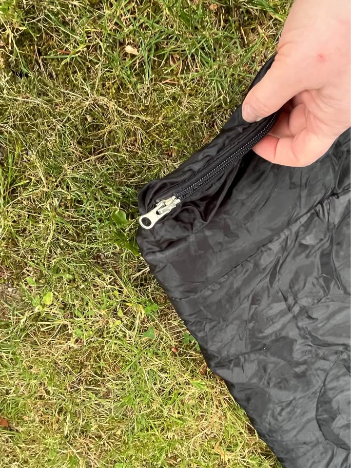 Black McKinley Sleeping Bag 🏕️-Freshly Washed - photo 2