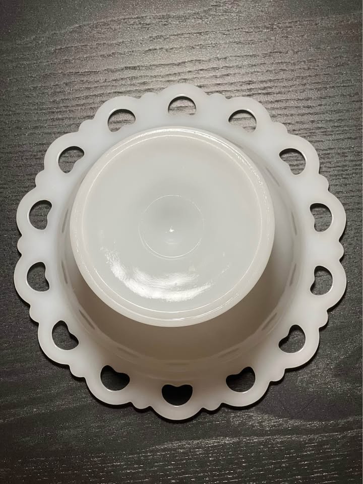 Anchor Hocking Old Colony Lace Milk Glass Pedestal Compote 7” - photo 4