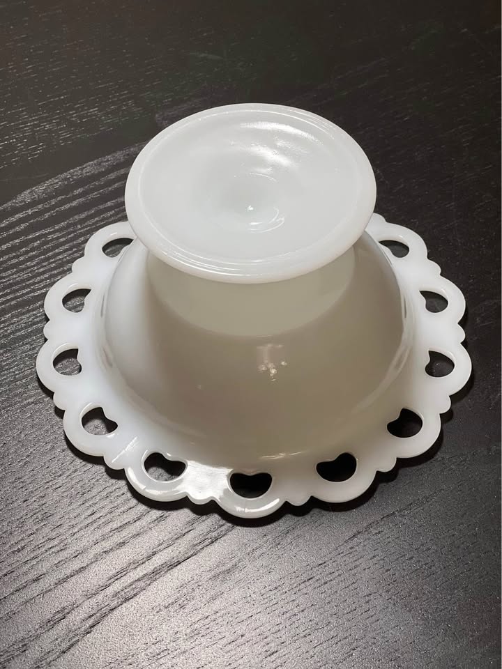 Anchor Hocking Old Colony Lace Milk Glass Pedestal Compote 7” - photo 5