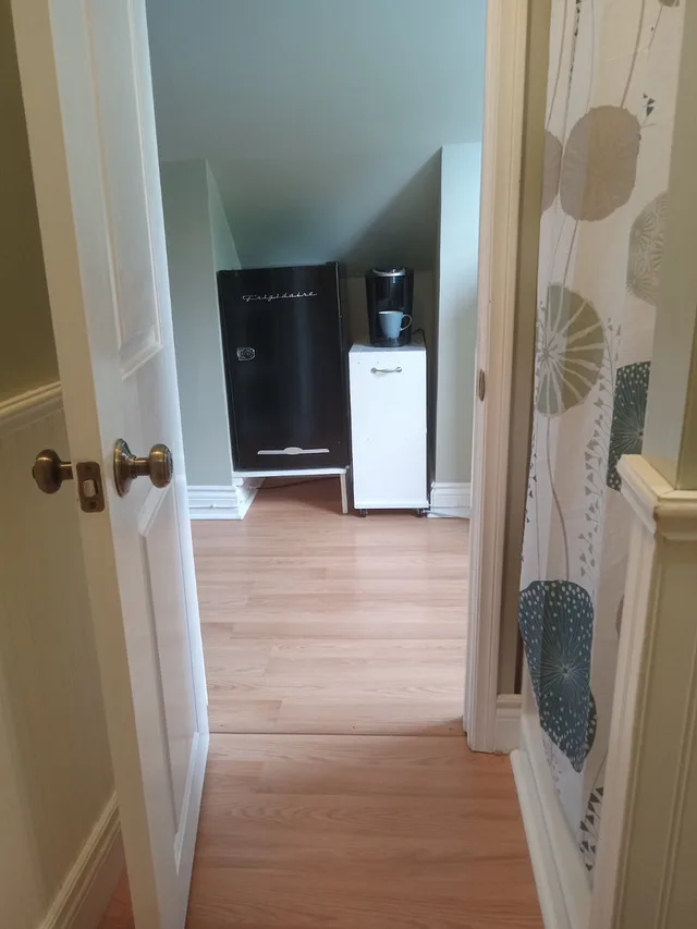 Bedroom for rent with your own private bathroom image indicator(8)