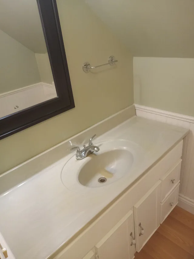 Bedroom for rent with your own private bathroom image indicator(9)