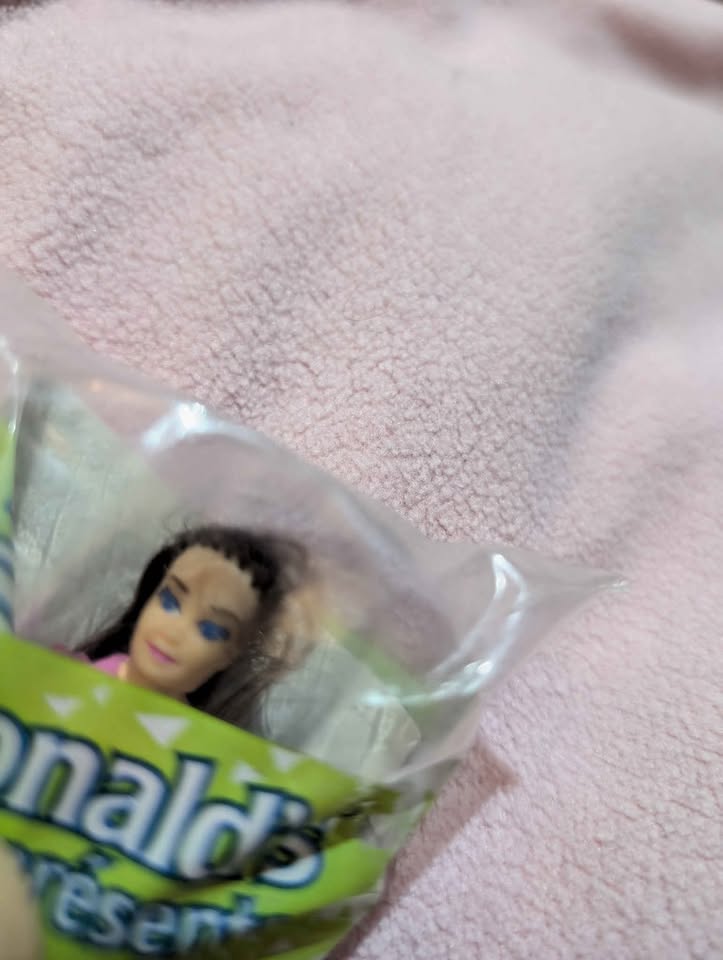 McDonald's barbie paint n dazzle toy collectible - photo 3