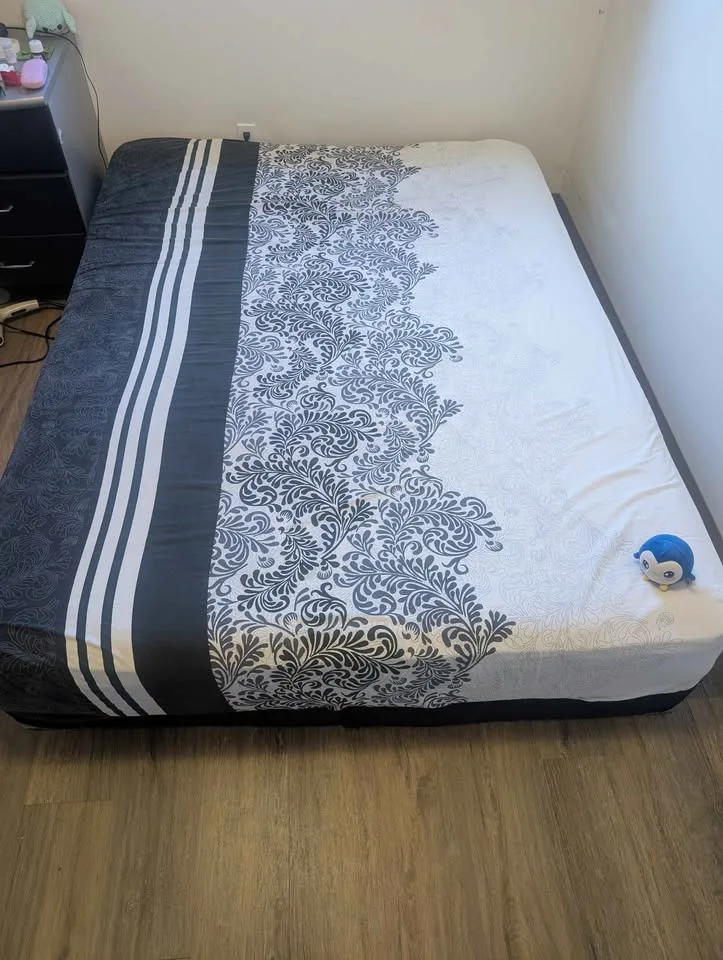 Lightweight Bed with 6” Base & 8” Mattress – Easy to Move! image indicator(2)