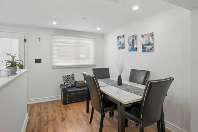 Marble Table Set image indicator(2)