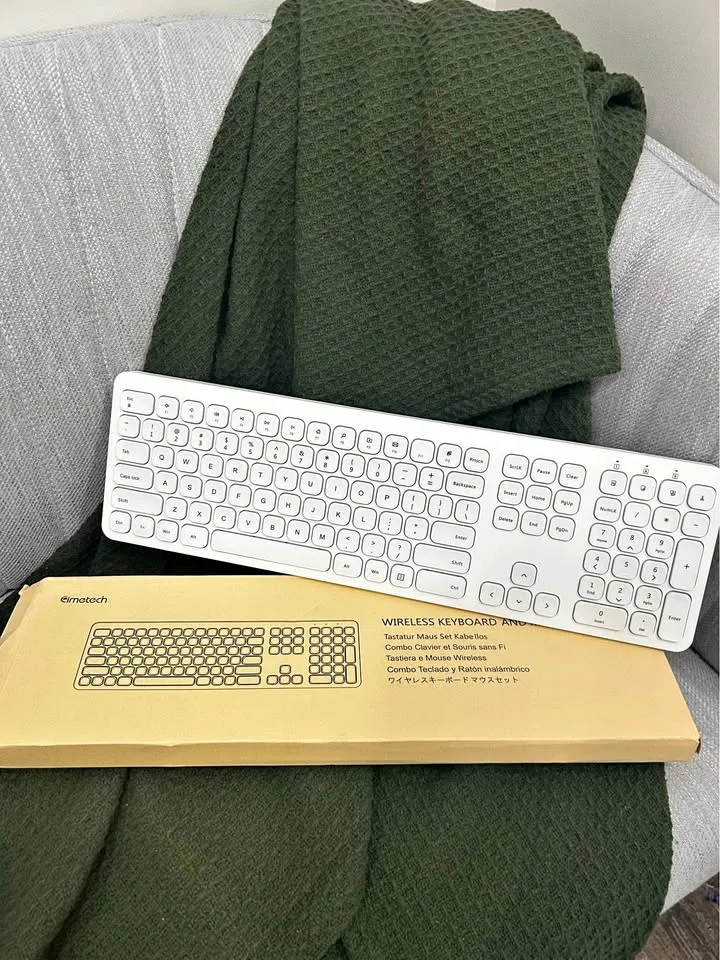 Wireless keyboard white