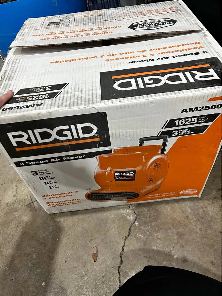 RIDGID 3 speed air mover with long cord and wheels with retracta