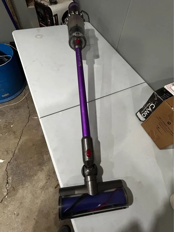 Dyson V10 animal cordless stick vacuum- no accessories or power image indicator(2)