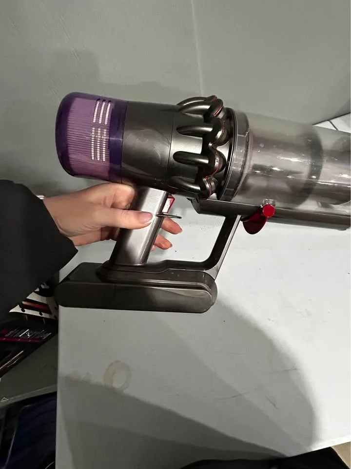 Dyson V10 animal cordless stick vacuum- no accessories or power image indicator(5)