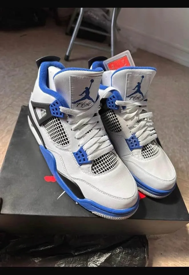 AIR JORDAN 4 RETRO SIZE 9 image indicator(2)