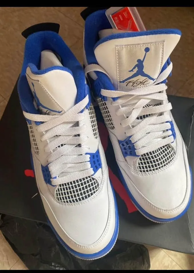AIR JORDAN 4 RETRO SIZE 9 image indicator(3)