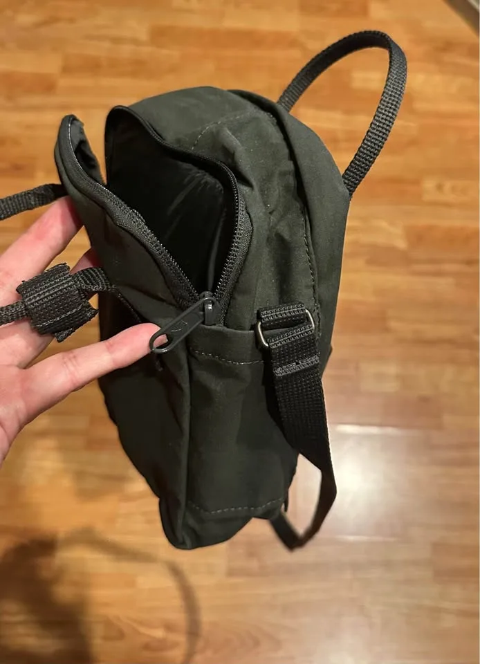 Fjallraven Kanken dark olive green crossbody image indicator(3)