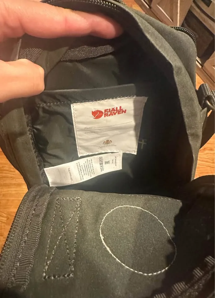 Fjallraven Kanken dark olive green crossbody image indicator(4)