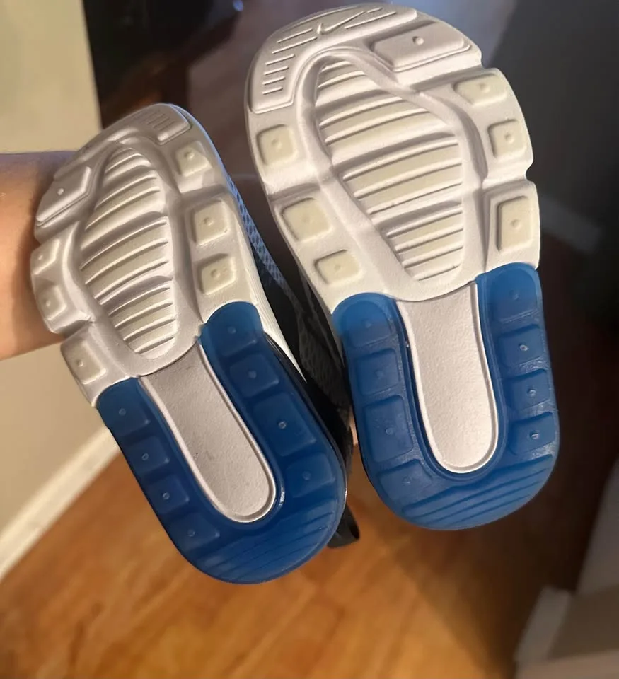 Toddler Nike Air 270 size 6c image indicator(3)