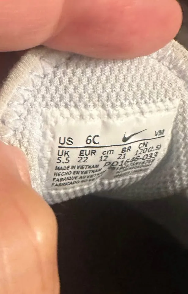 Toddler Nike Air 270 size 6c image indicator(5)