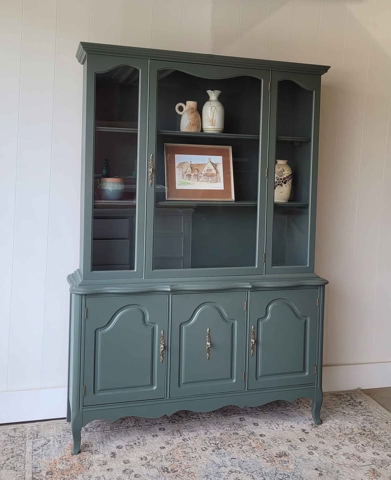 Beautiful Refinished Hutch (FREE DELIVERY) - photo 2
