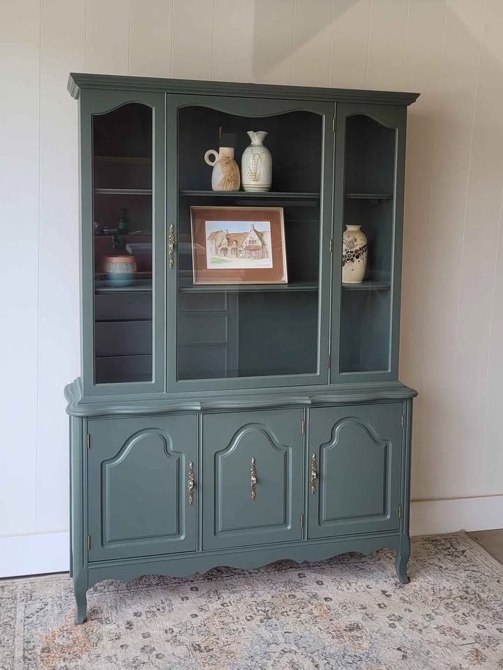 Beautiful Refinished Hutch (FREE DELIVERY) - photo 4