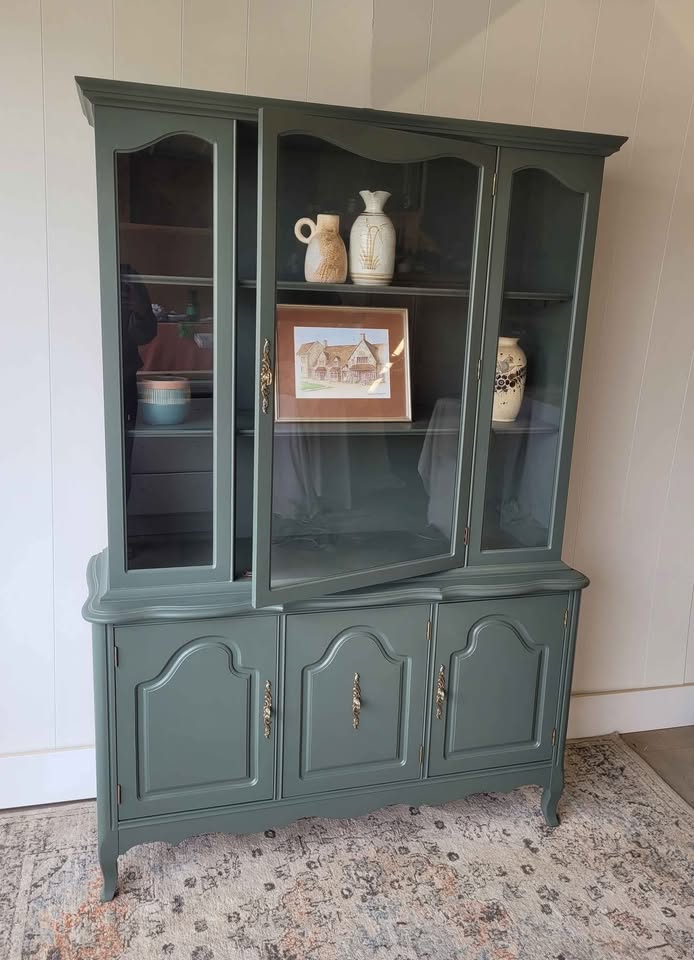 Beautiful Refinished Hutch (FREE DELIVERY) - photo 5