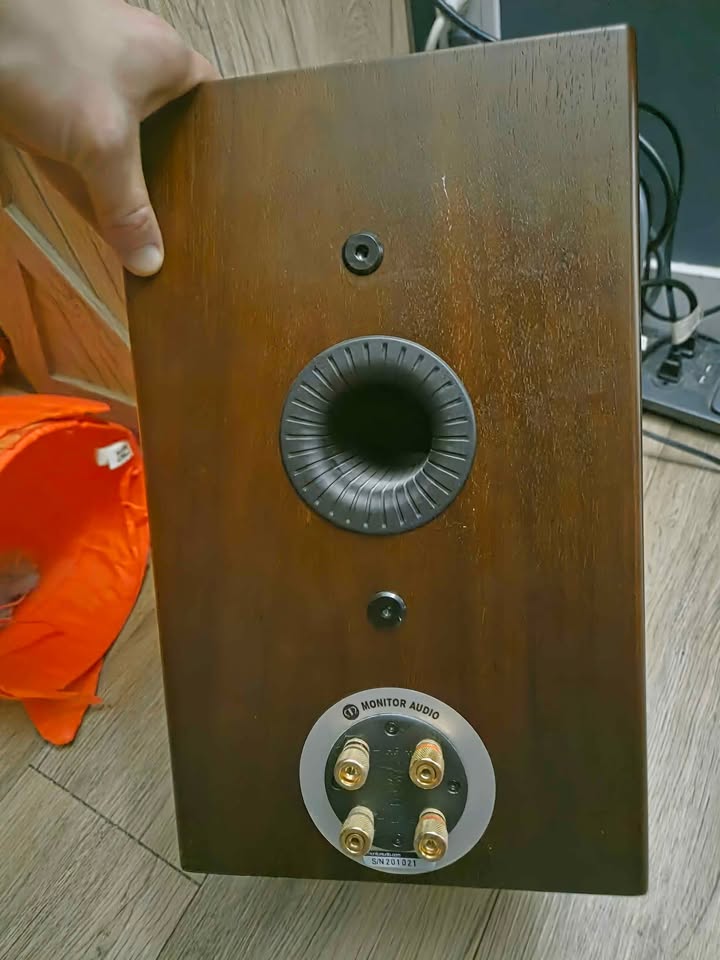 Monitor Audio Speakers (2×) - photo 2