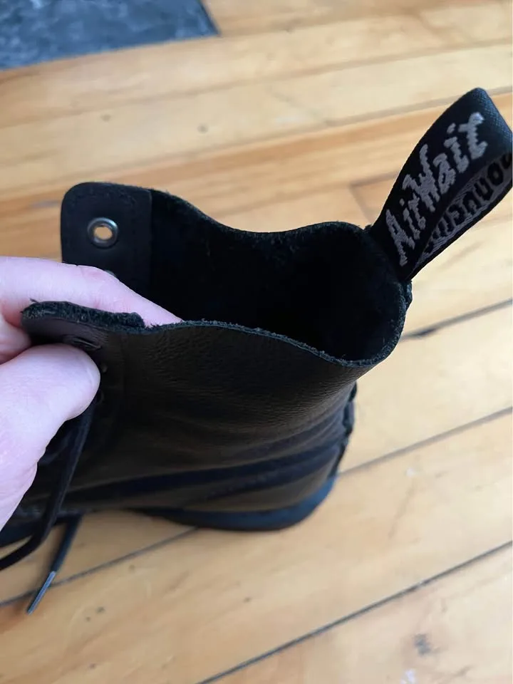 Dr. Martens soft leather boots - size 7 image indicator(5)