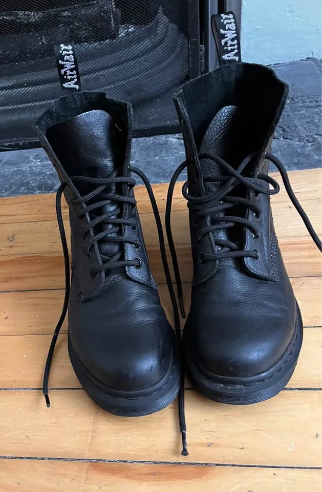 Dr. Martens soft leather boots - size 7 image indicator(6)