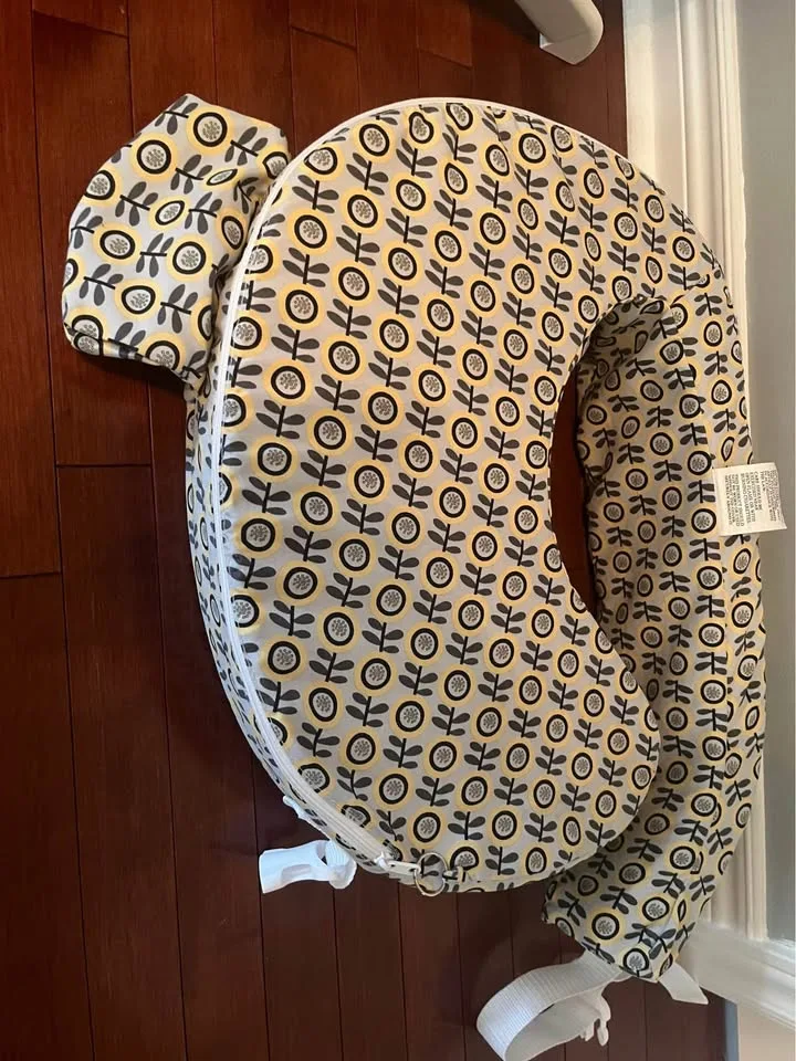 My Best Friend Breastfeeding Pillow image indicator(2)