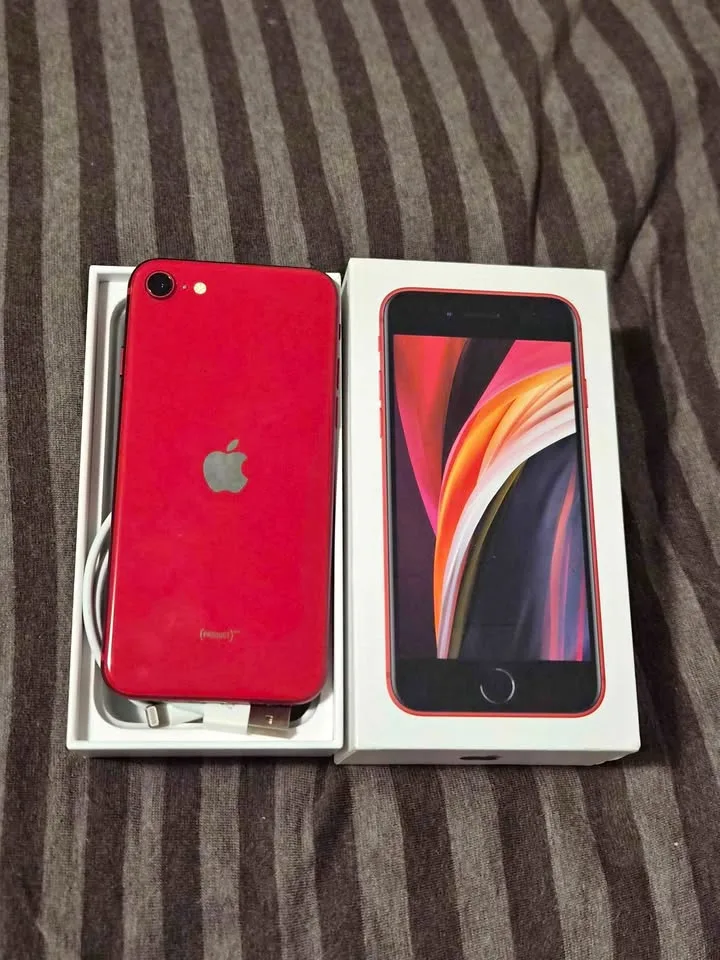 iPhone SE (2nd Gen) 64GB - Unlocked, 100% Battery, Full Box! thumbnail