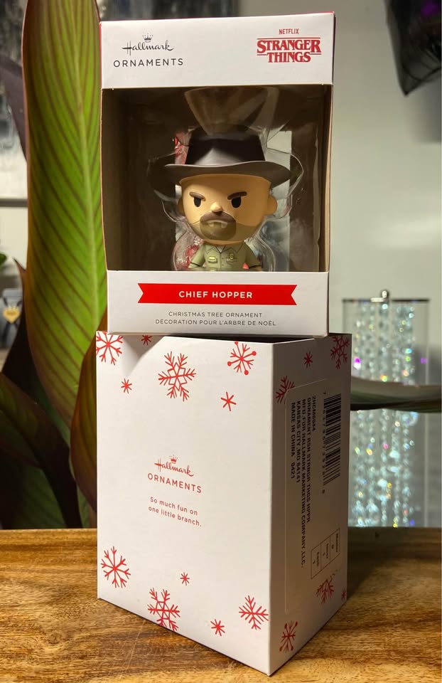 BRAND NEW: Hallmark Christmas Tree Ornament - Netflix Stranger T - photo 4