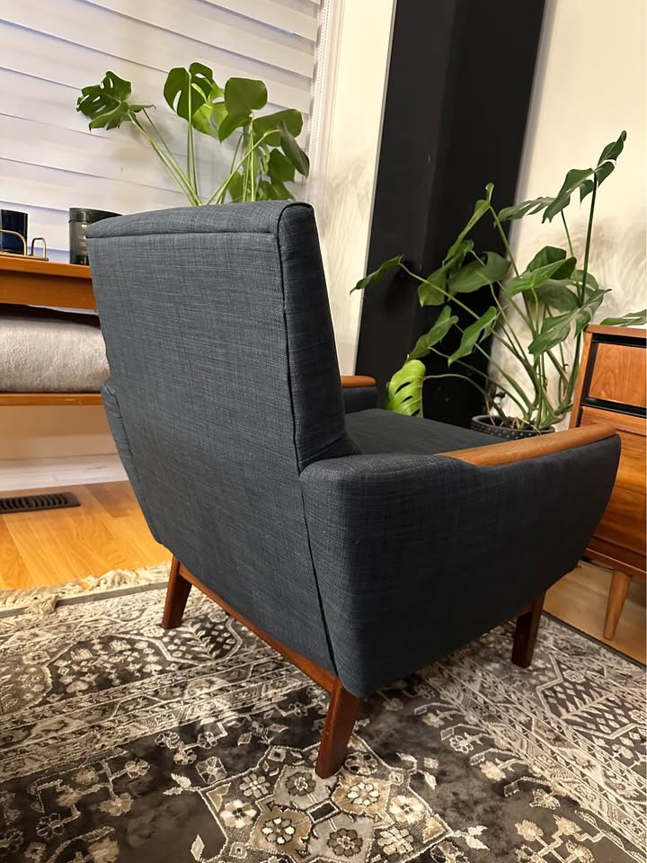 R. Huber accent chair - photo 3