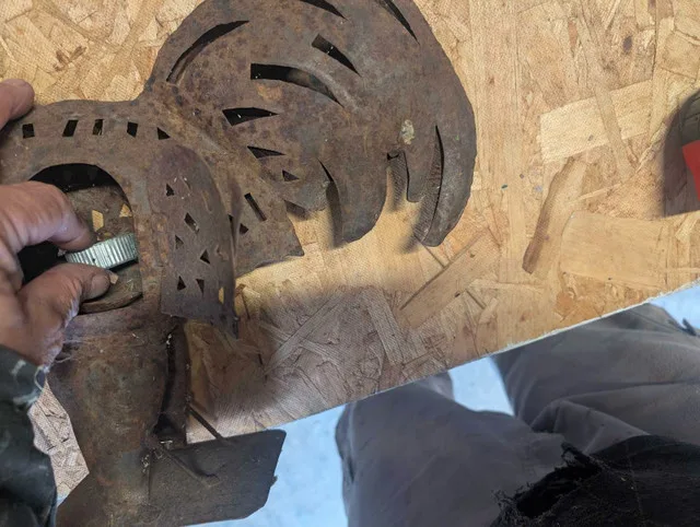 Metal rooster sculpture with candle holder built in image indicator(2)