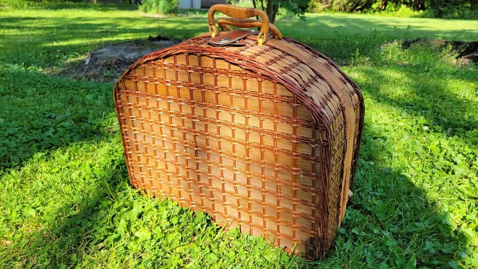 Wicker Picnic Basket image indicator(2)