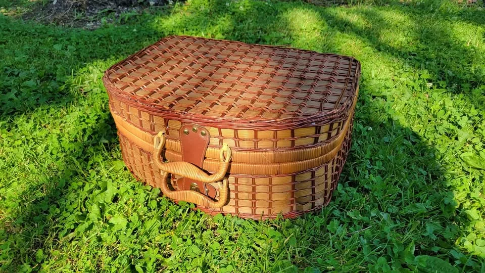 Wicker Picnic Basket image indicator(4)
