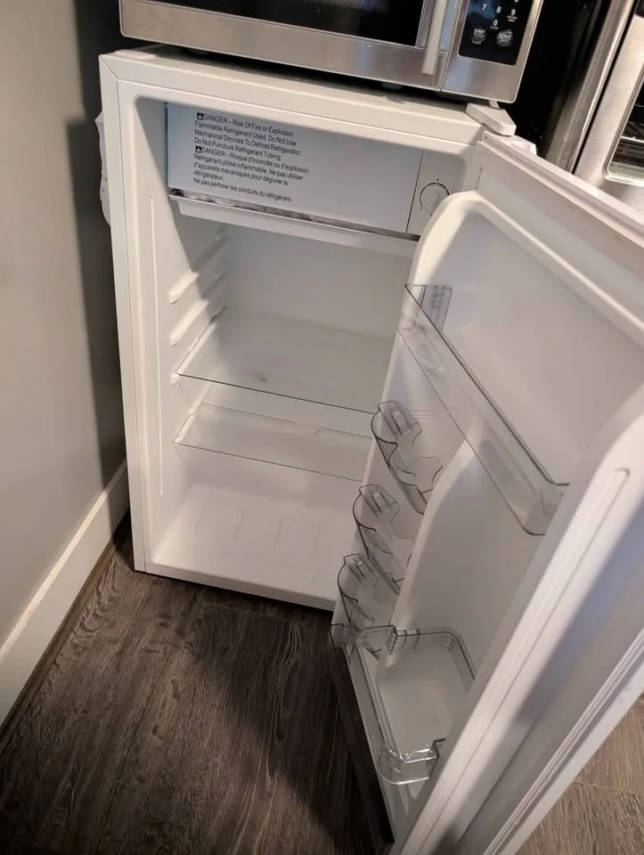 MOVING SALE - mini fridge and mini microwave image indicator(2)