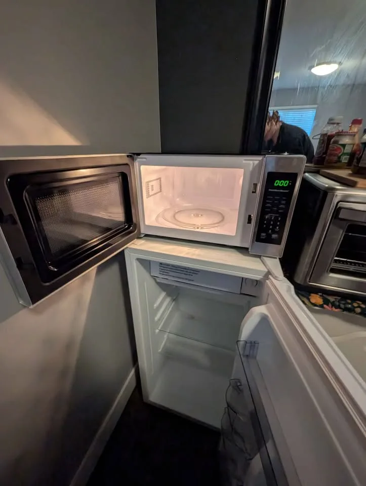 MOVING SALE - mini fridge and mini microwave image indicator(4)