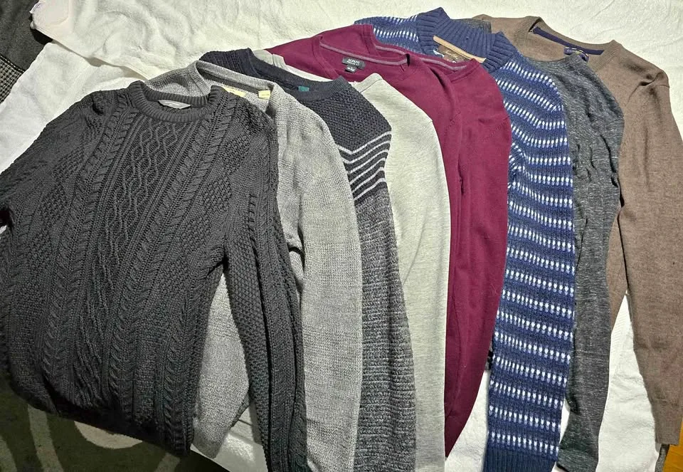 Lot of Men's Sweaters Size Small