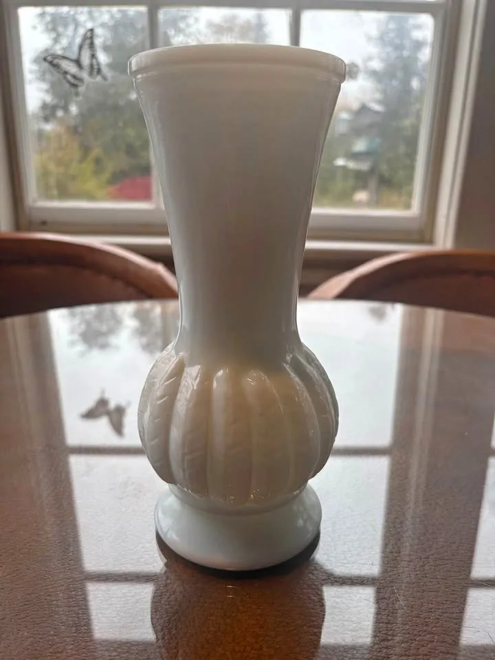 Feathers milk glass vase and trinket dish
