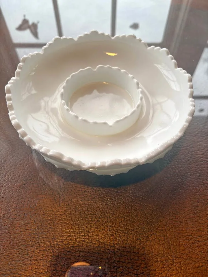 Vintage hobnail ash tray