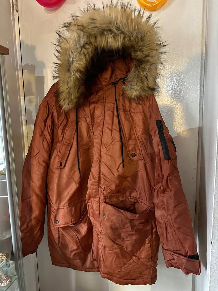 MENS WINTER JACKET (USE LIKE NEW) BRAND:GUESS PRICE:$50