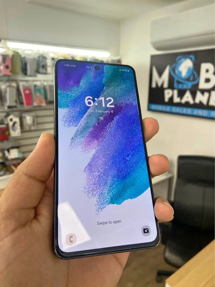 Samsung Galaxy S21FE 128GB Unlocked (minor scuffs) thumbnail