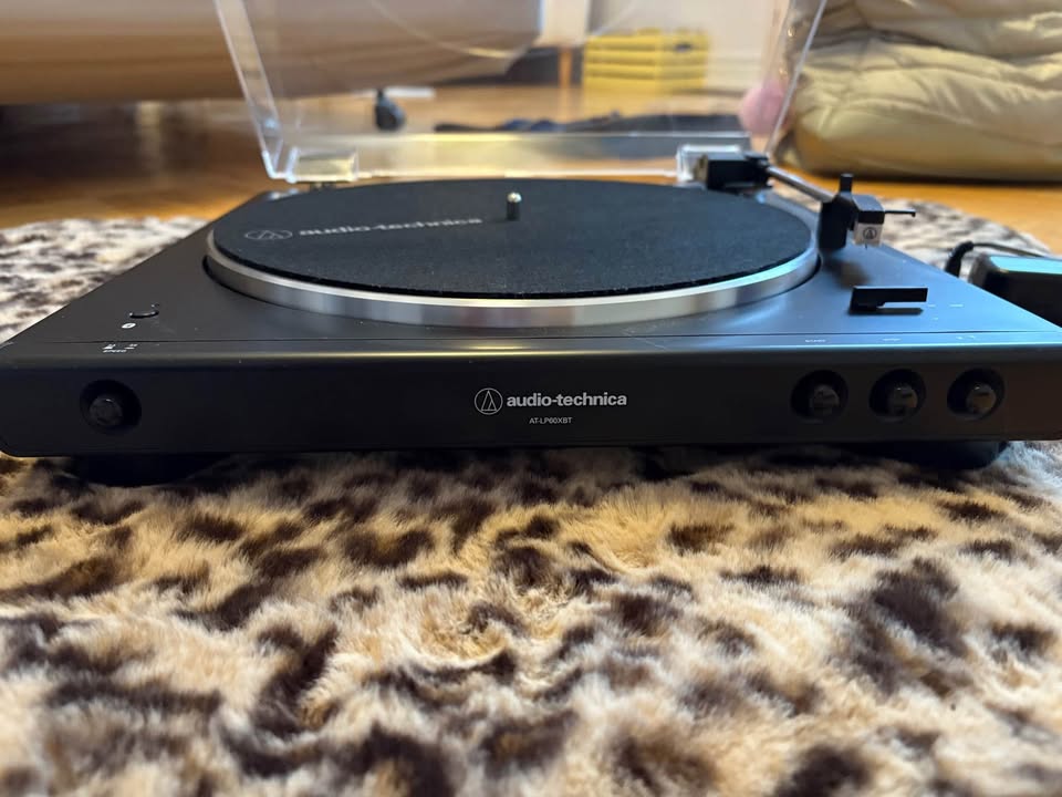 Audio-Technica Record Player - photo 3