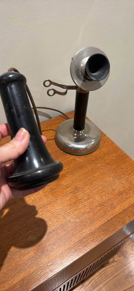 Vintage telephone -c. Manitoba, 1920s - photo 3