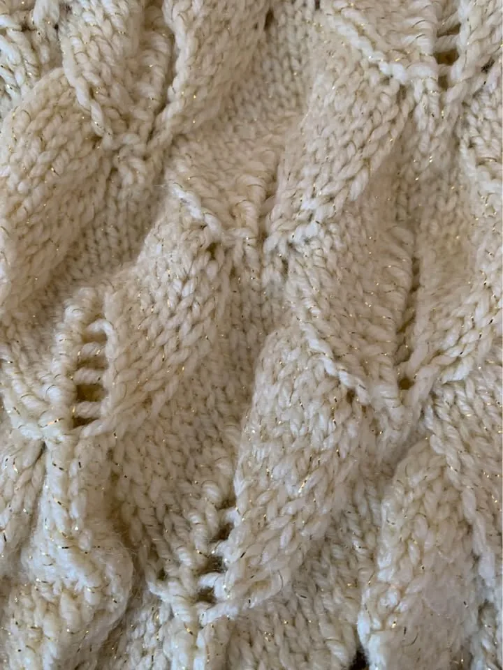 Hand-Knitted Mermaid Tail Blanket – One of a Kind image indicator(4)