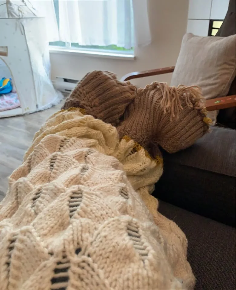 Hand-Knitted Mermaid Tail Blanket – One of a Kind image indicator(6)