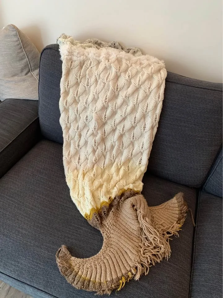 Hand-Knitted Mermaid Tail Blanket – One of a Kind image indicator(7)
