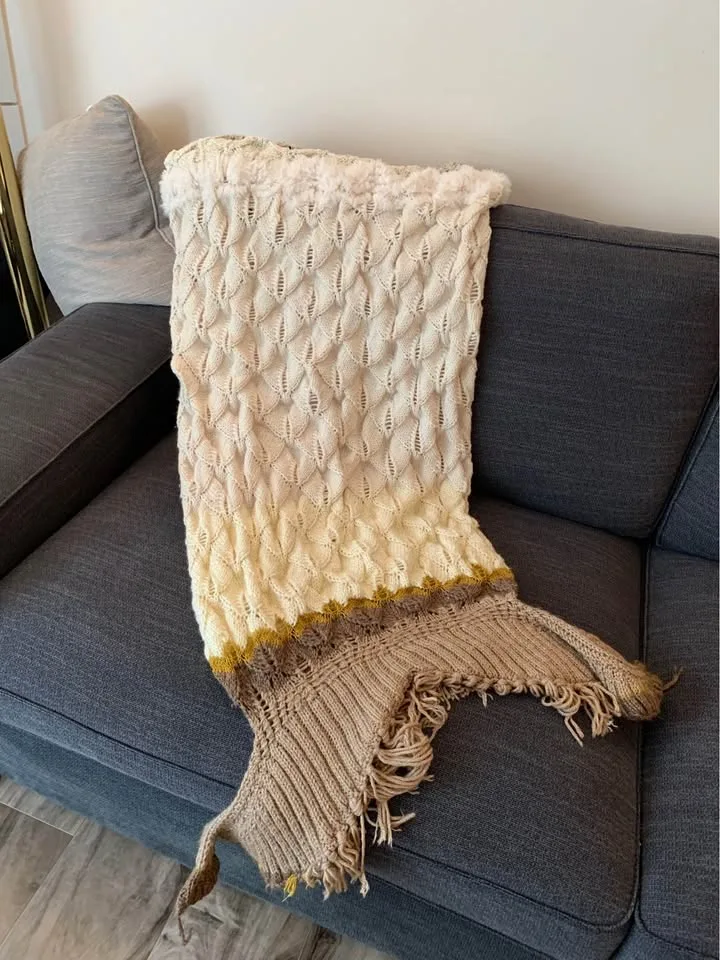 Hand-Knitted Mermaid Tail Blanket – One of a Kind image indicator(8)