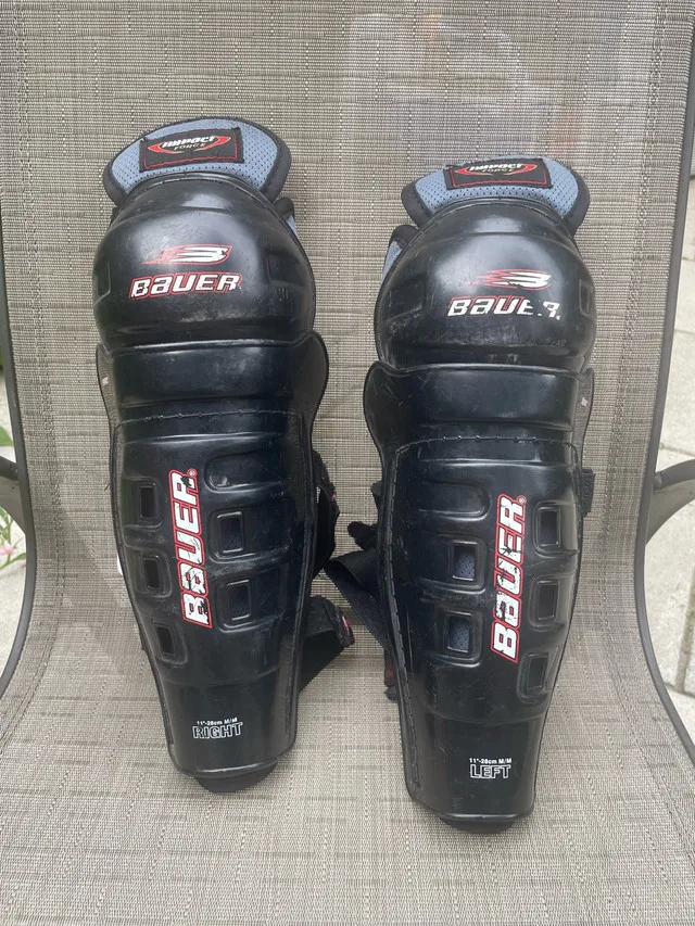 Bauer hockey shin guards 11” junior medium