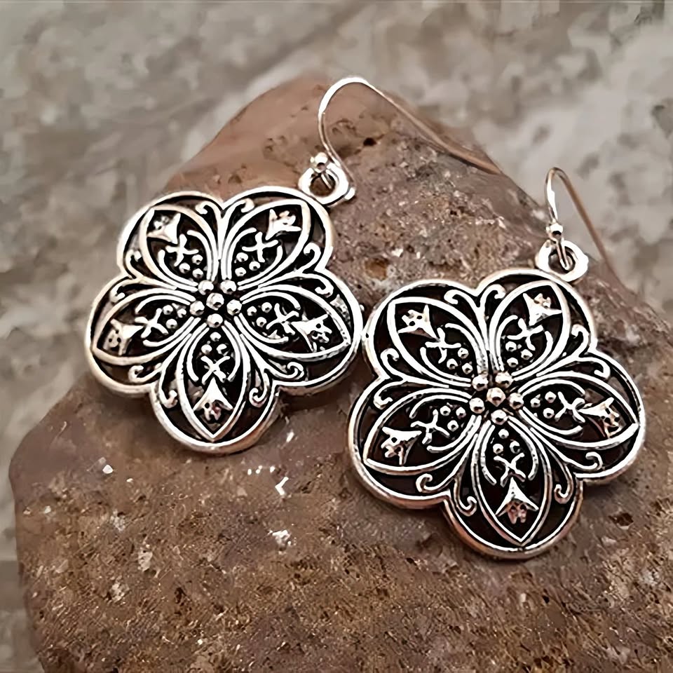Vintage Silvery Flower Earrings