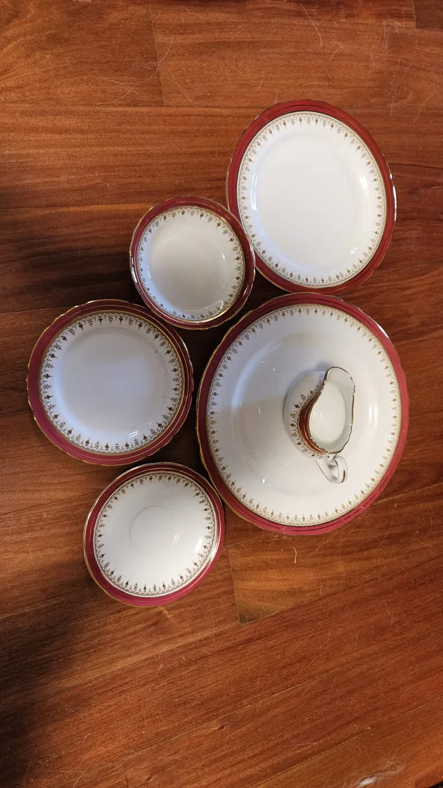 ☕ Aynsley Fine China Set – Red & Gold, 6 Pieces | $80 ☕ thumbnail